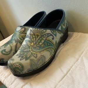 Used Sanita clogs. So cute!! Size 39